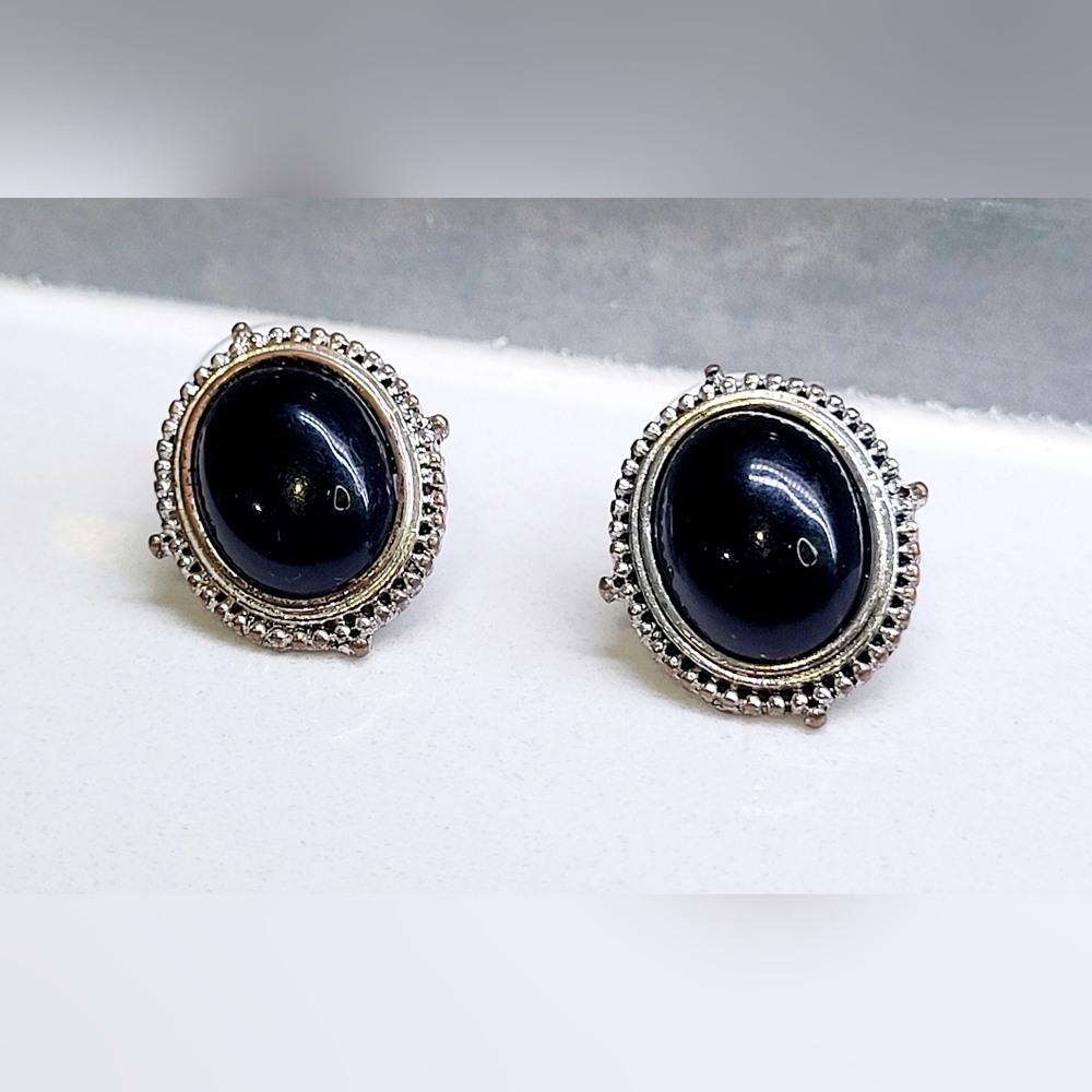 Vintage Black Oval Stud Earrings  .5"